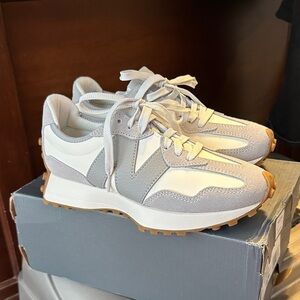 New Balance 327 Gray and White Athletic Shoes New in Box